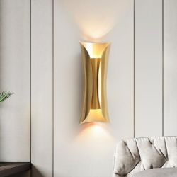 Brushed golden wall lamp